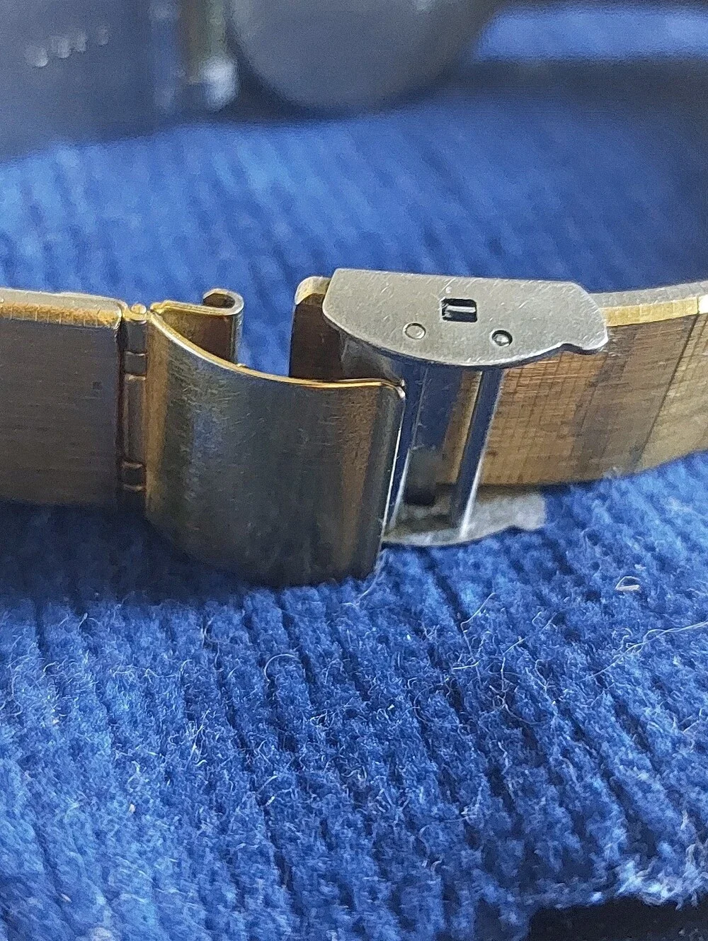 VTG 1983 Seiko Quartz Men’s Watch Gold Tone Textured Mesh Dial 7430-6000 Unisex